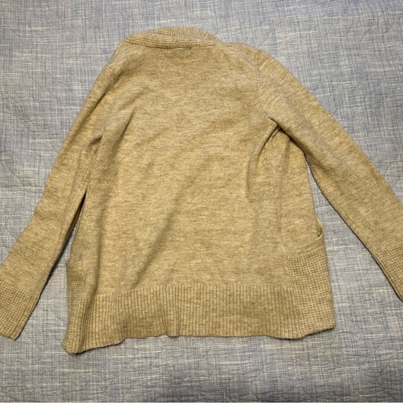 Beige cardigan with pockets - Picture 2 of 3